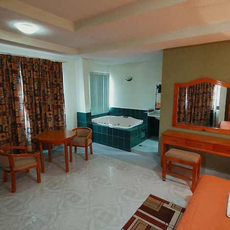 Hotel El Conquistador Monarca. Ситакуаро Экстерьер фото