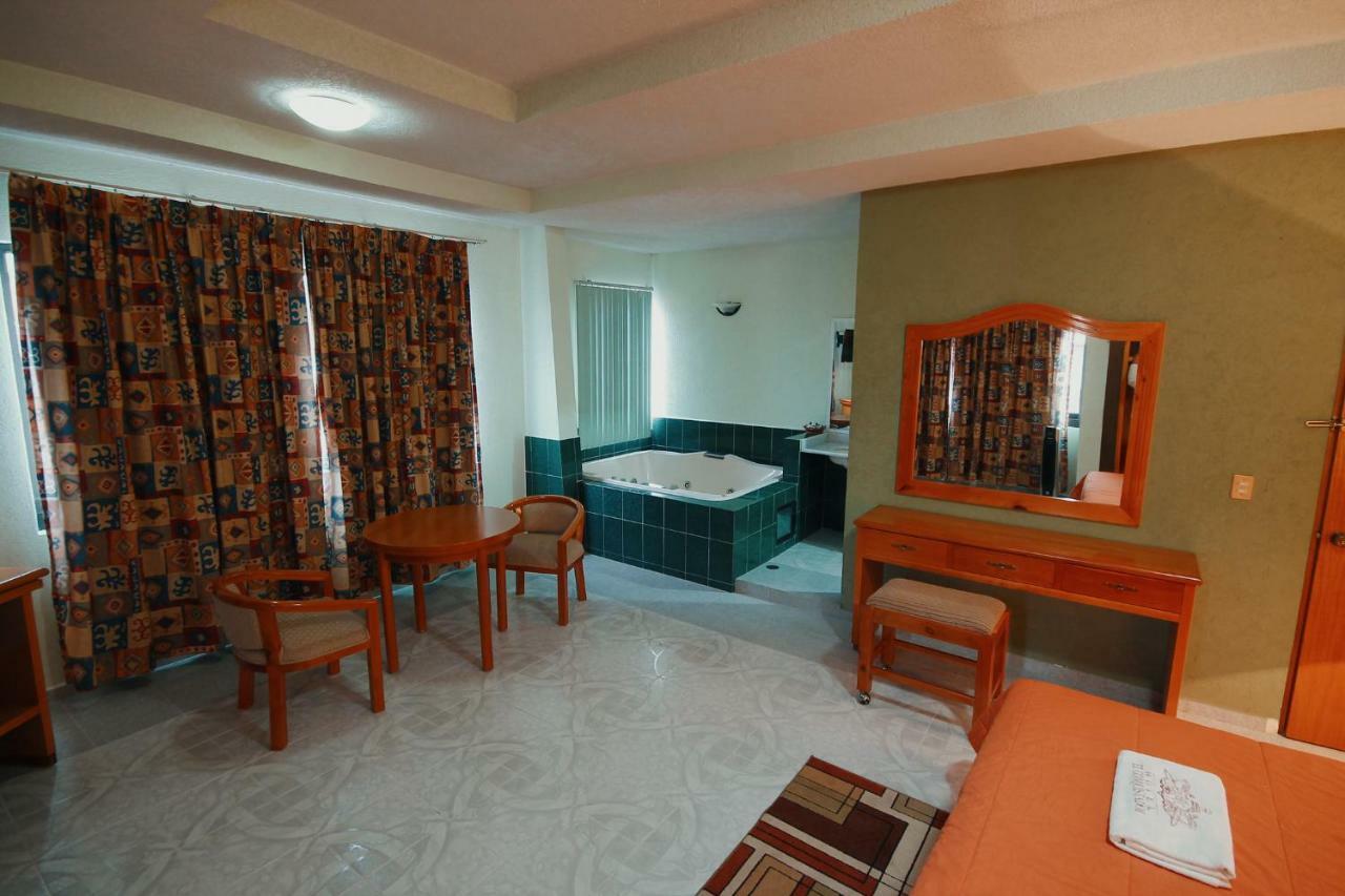Hotel El Conquistador Monarca. Ситакуаро Экстерьер фото