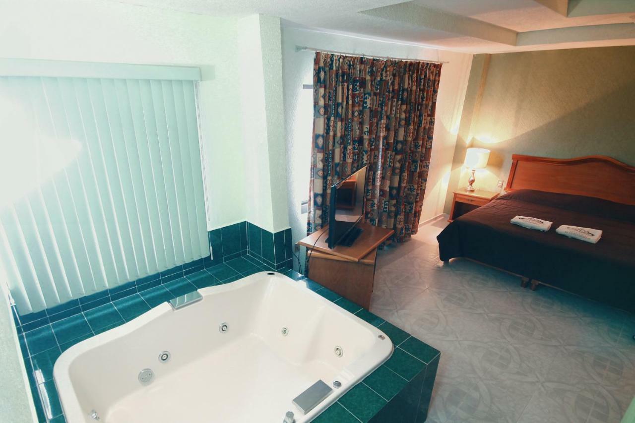 Hotel El Conquistador Monarca. Ситакуаро Экстерьер фото