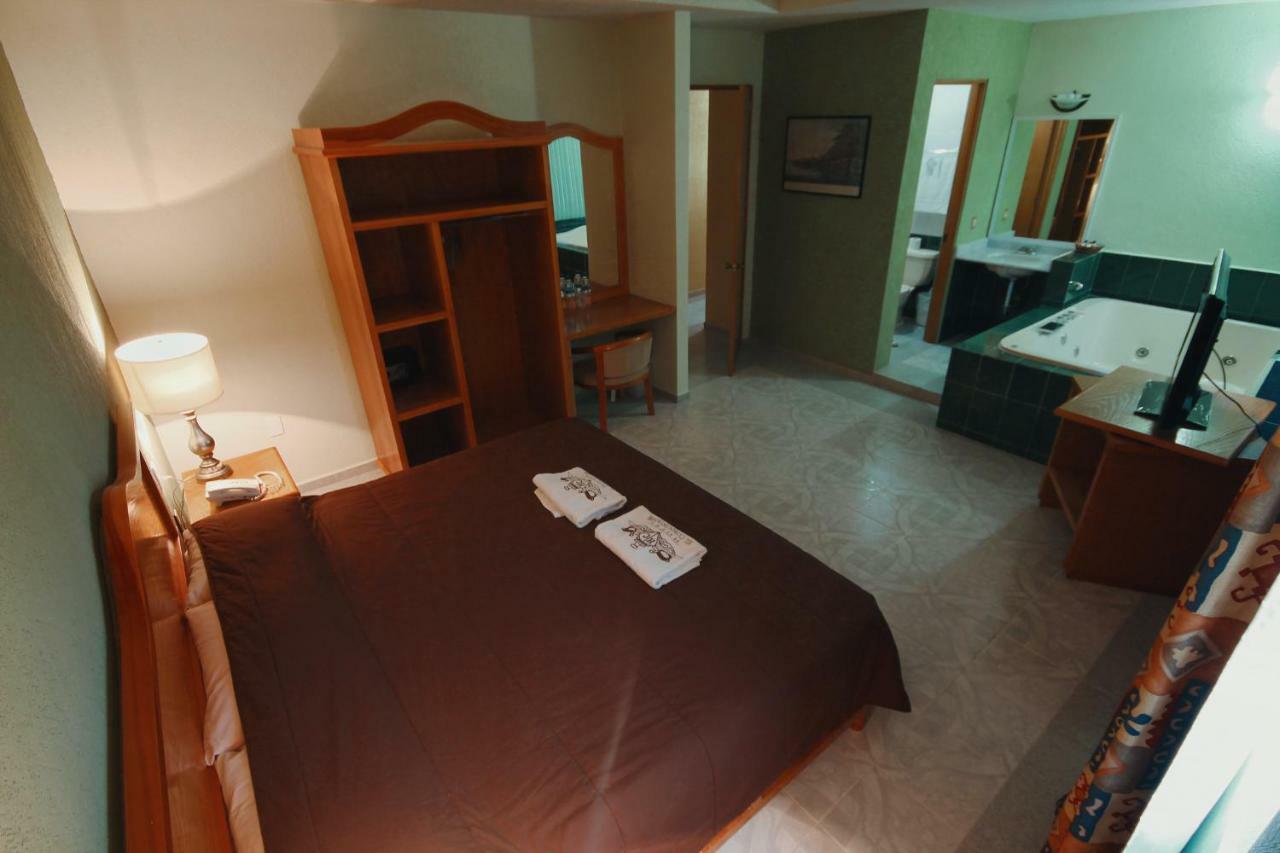 Hotel El Conquistador Monarca. Ситакуаро Экстерьер фото