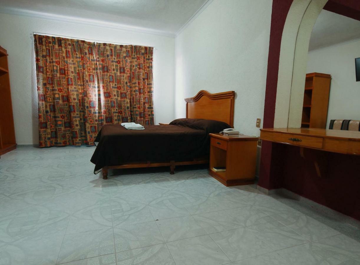 Hotel El Conquistador Monarca. Ситакуаро Экстерьер фото